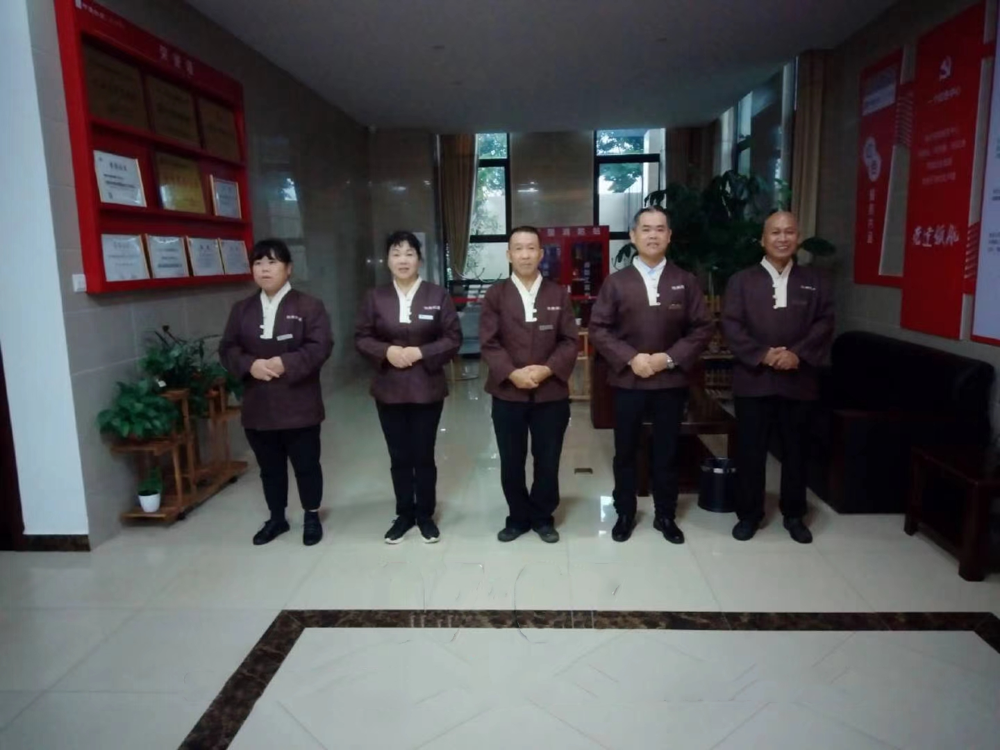 湖南怡美環境管理發展有限公司,湖南物業保潔服務，商場保潔,石材護理價格,市政環衛,駐場保潔